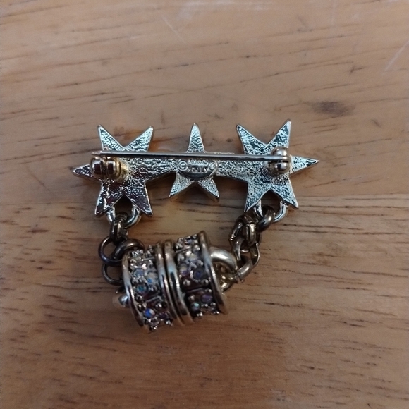 ESTATE women's star brooch pin - Picture 2 of 2